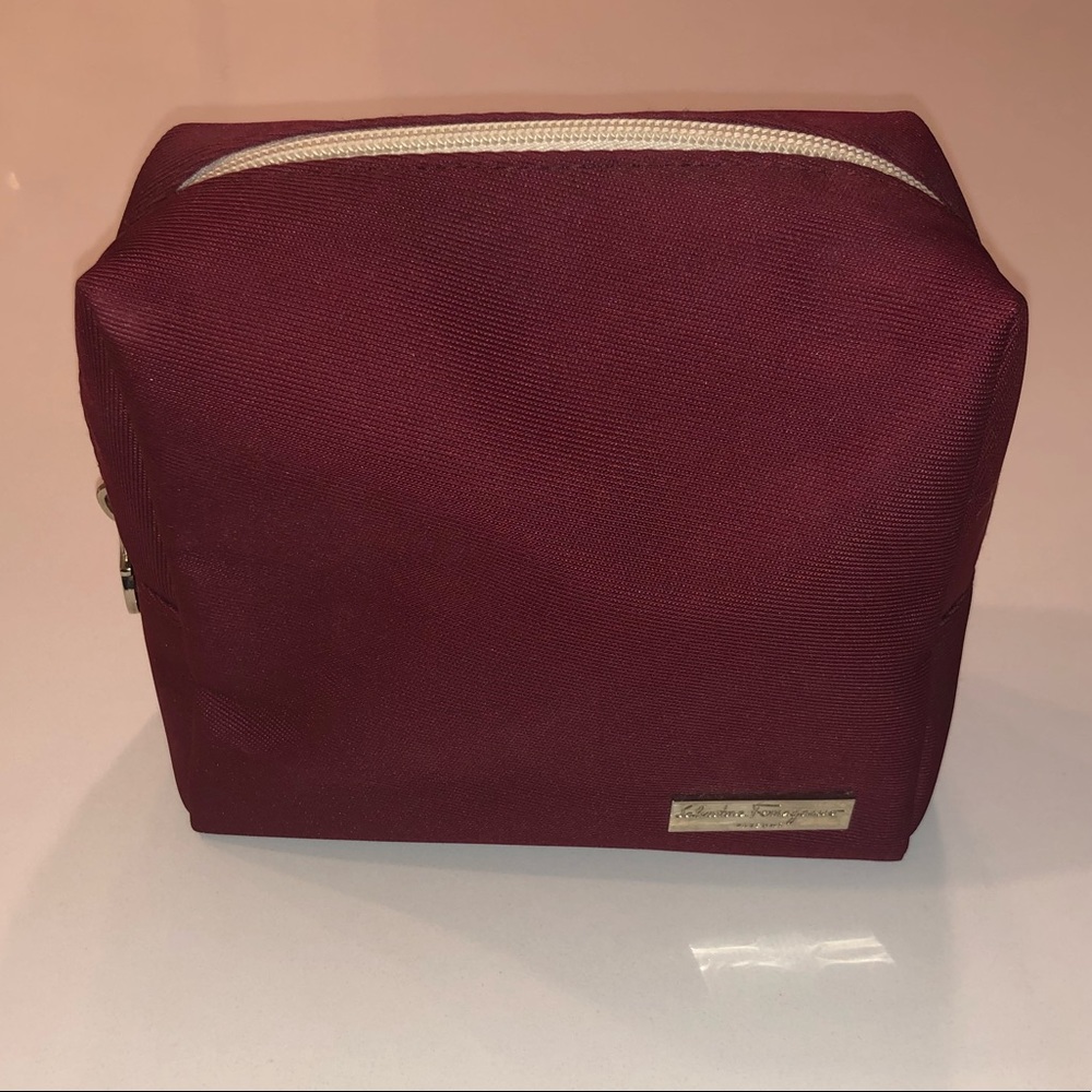 🌺Ferragamo Makeup Bag (3/$50)